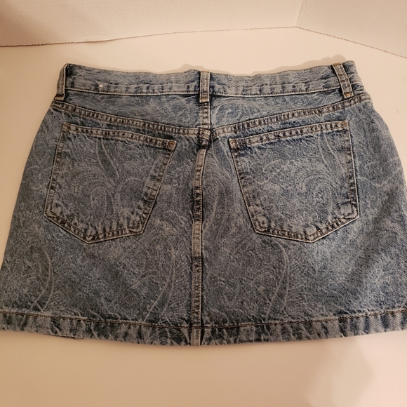 MNG Mango Denim Paisley Design Mini Skirt Light Wash Sz Med - Picture 5 of 8